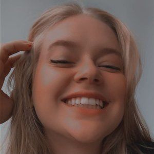 Meet your Posher, Cynthia